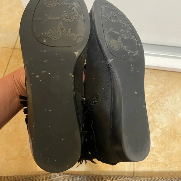 Joan Boyce Bkack  Suede Fringe Moccasin Style Gold Buckle Boots Booty Sz 6 M - Picture 7 of 7